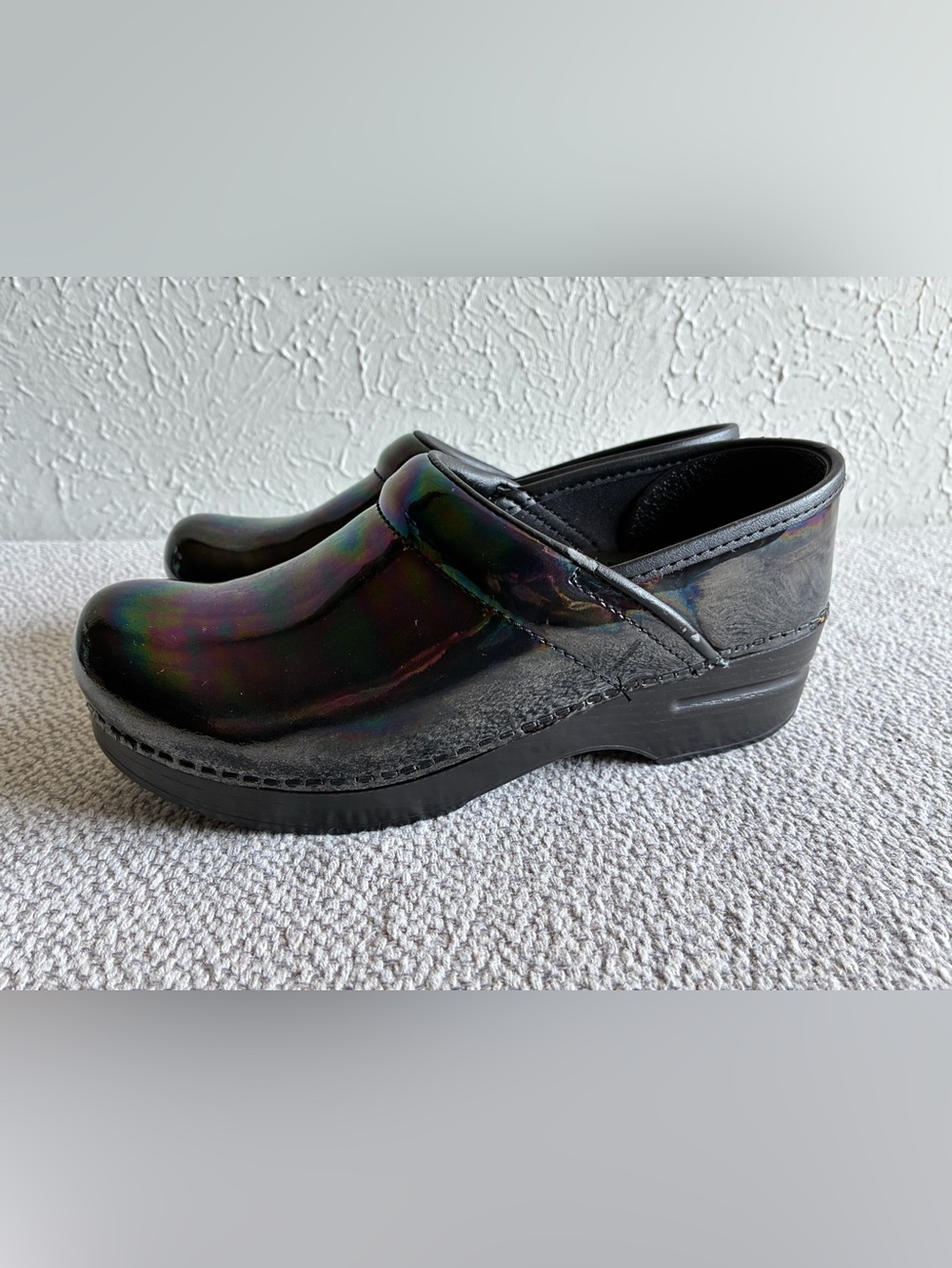 Dansko Professional Petrol
Patent Iridescent Clogs
Women's EU 37 - Picture 11 of 12
